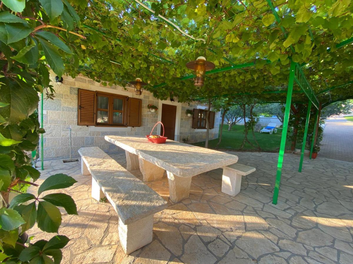 Stone Holiday Homes Stankovci With Pool And Mediterranean Gardens Exterior foto