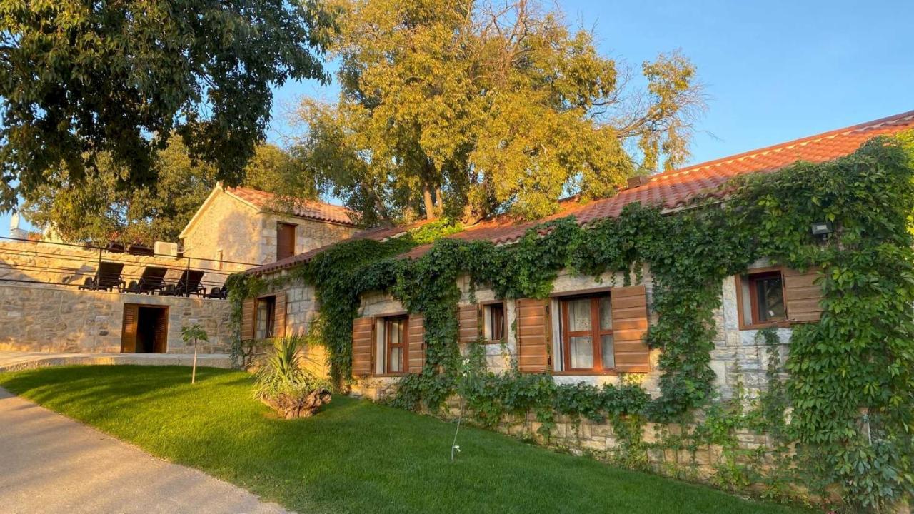 Stone Holiday Homes Stankovci With Pool And Mediterranean Gardens Exterior foto